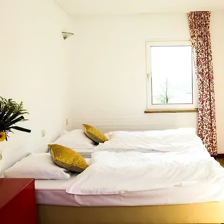 Bungalowpark Landsrade 度假居 *